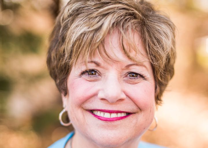 Janis, Financial Coordinator